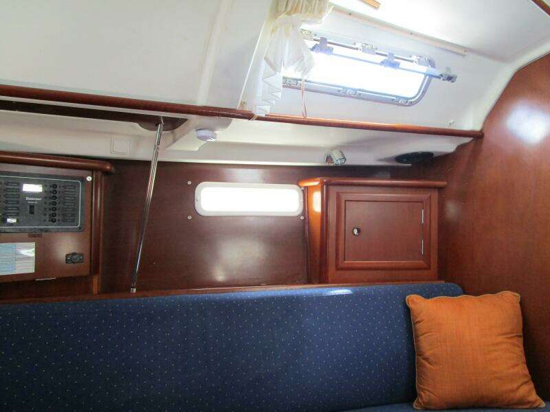 Querida 33ft Beneteau Yacht For Sale