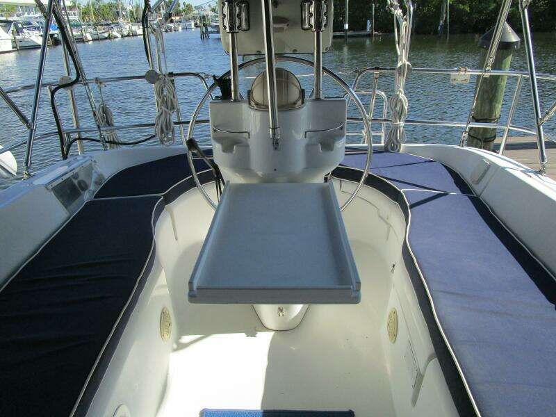 Querida 33ft Beneteau Yacht For Sale