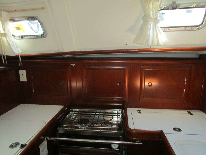 Querida 33ft Beneteau Yacht For Sale