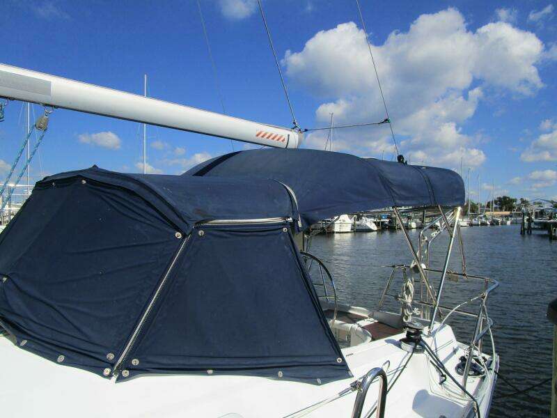 Querida 33ft Beneteau Yacht For Sale