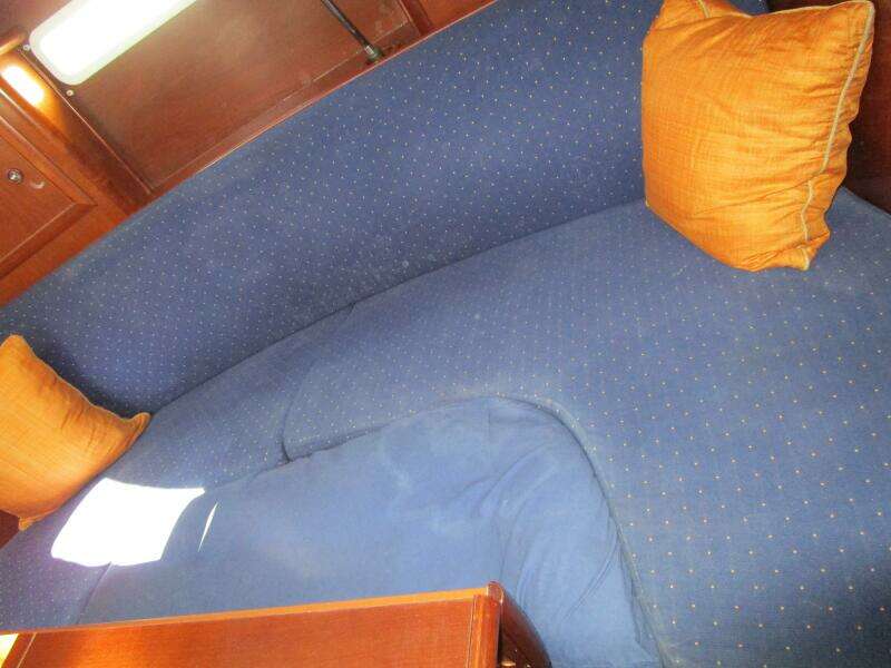 Querida 33ft Beneteau Yacht For Sale