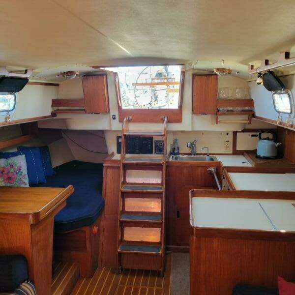 Autumn Lady 39ft Pearson Yacht For Sale