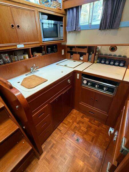 46ft Grand Banks Yacht For Sale