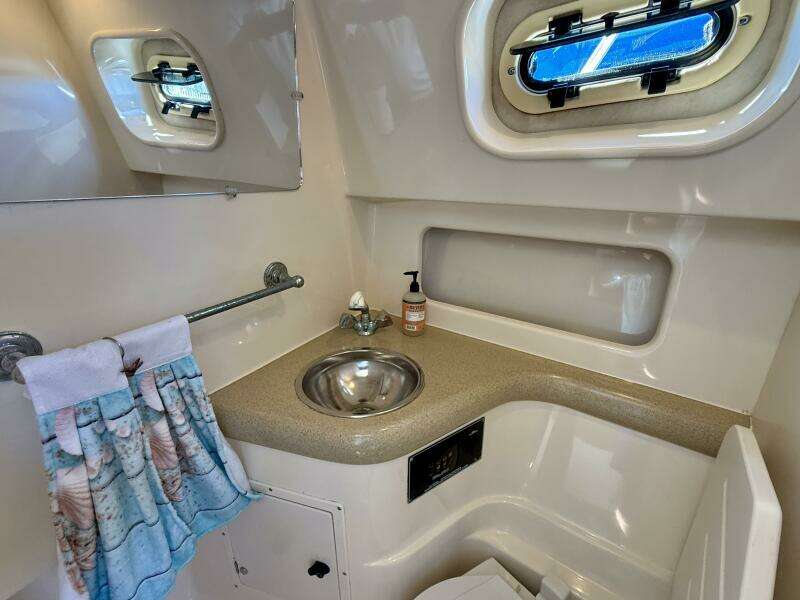 30ft Pursuit Yacht For Sale