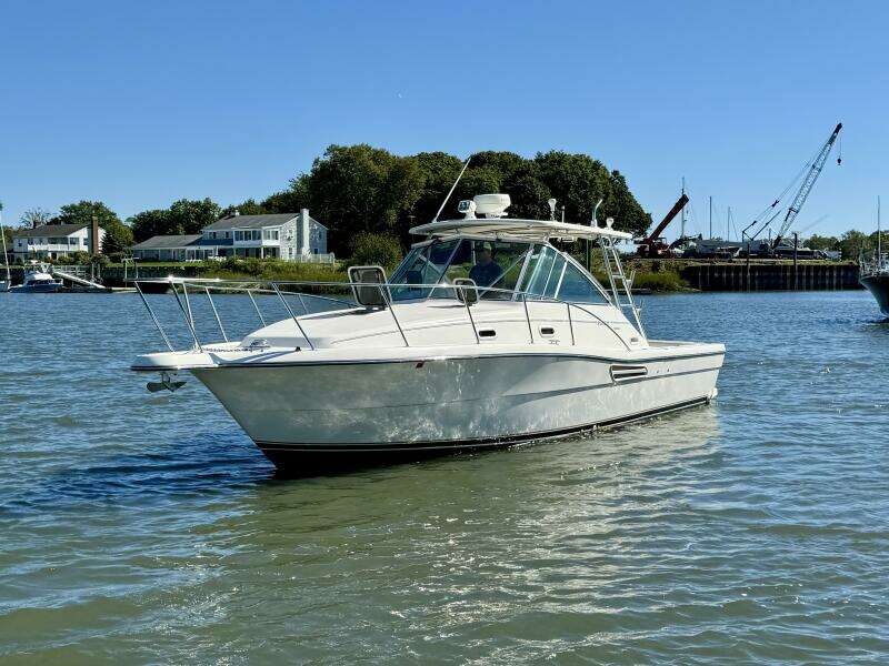 30ft Pursuit Yacht For Sale