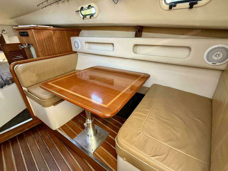 30ft Pursuit Yacht For Sale
