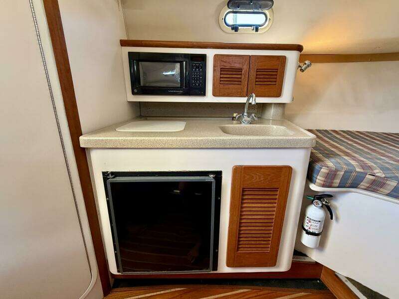 30ft Pursuit Yacht For Sale