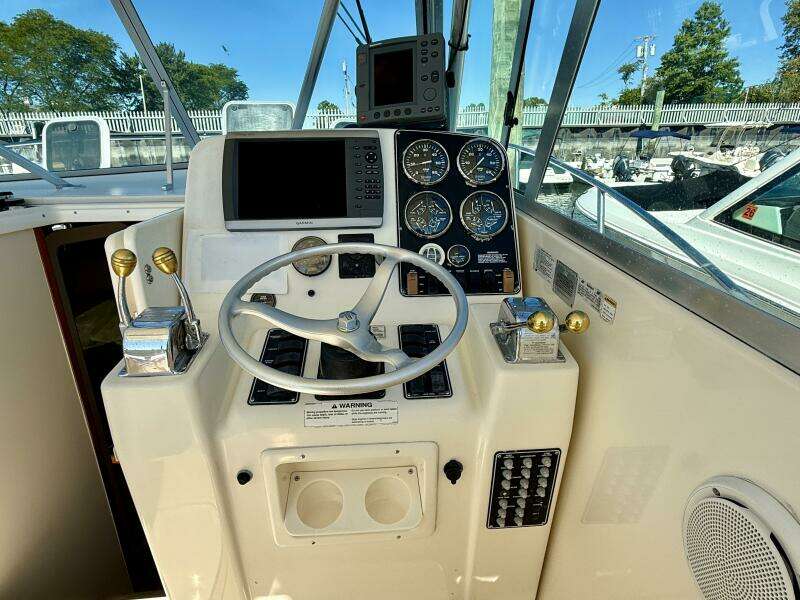 30ft Pursuit Yacht For Sale