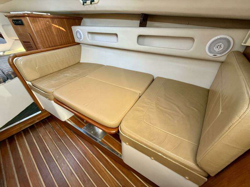 30ft Pursuit Yacht For Sale