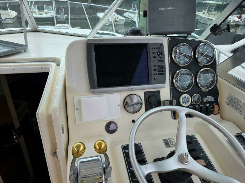 30ft Pursuit Yacht For Sale