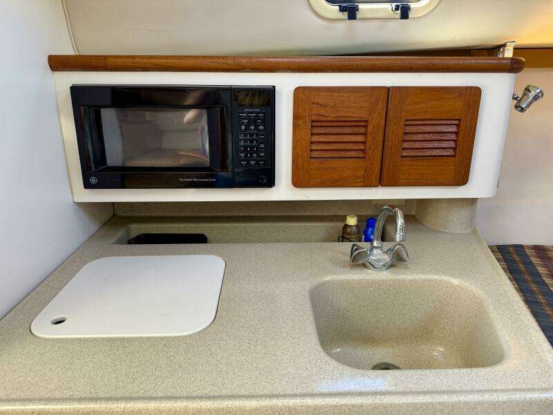 30ft Pursuit Yacht For Sale