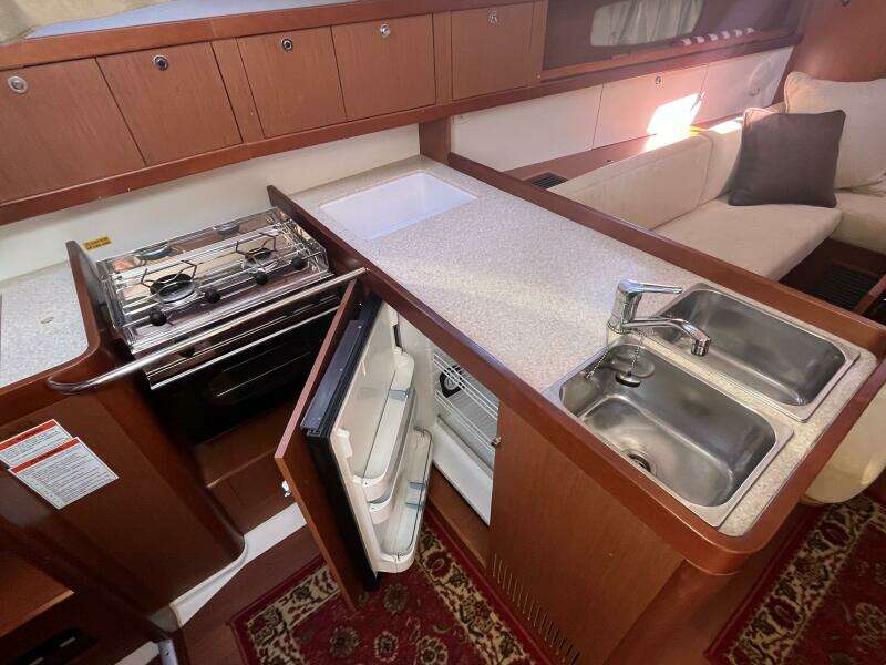 Second Wind 37ft Beneteau Yacht For Sale