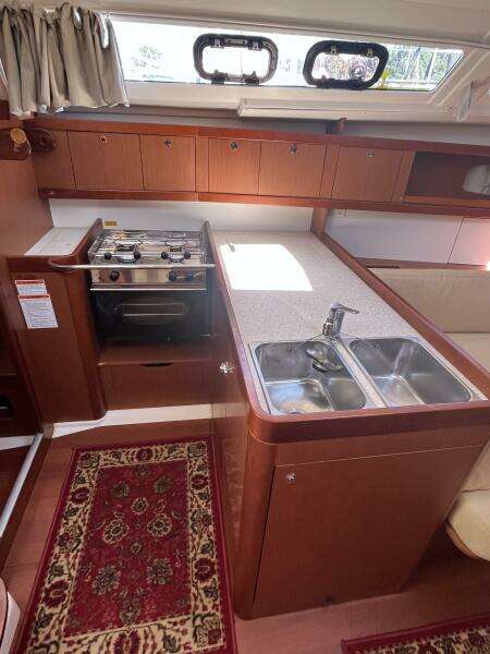 Second Wind 37ft Beneteau Yacht For Sale