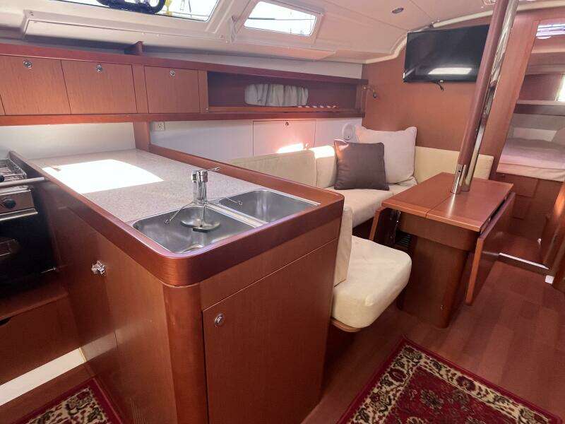 Second Wind 37ft Beneteau Yacht For Sale