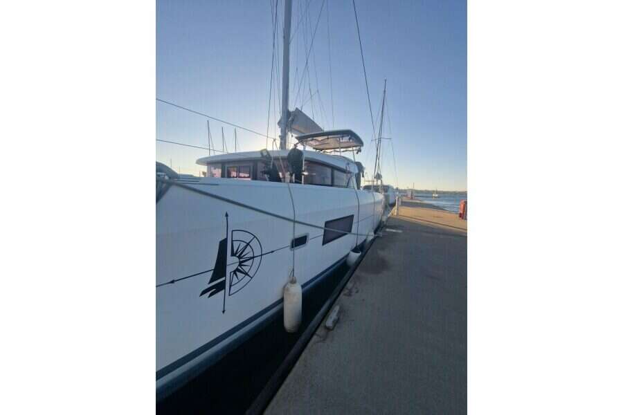 2017-lagoon-42-sail-9981850-20251016054053661-1.jpg