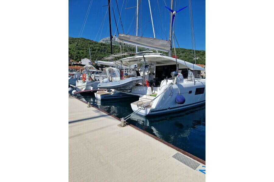 2017-lagoon-42-sail-9981850-20251016054035774-1.jpg