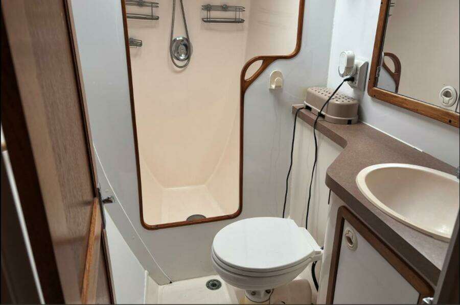 40ft Manta Yacht For Sale