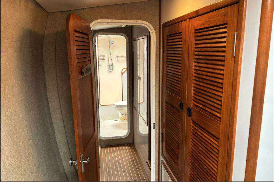 40ft Manta Yacht For Sale