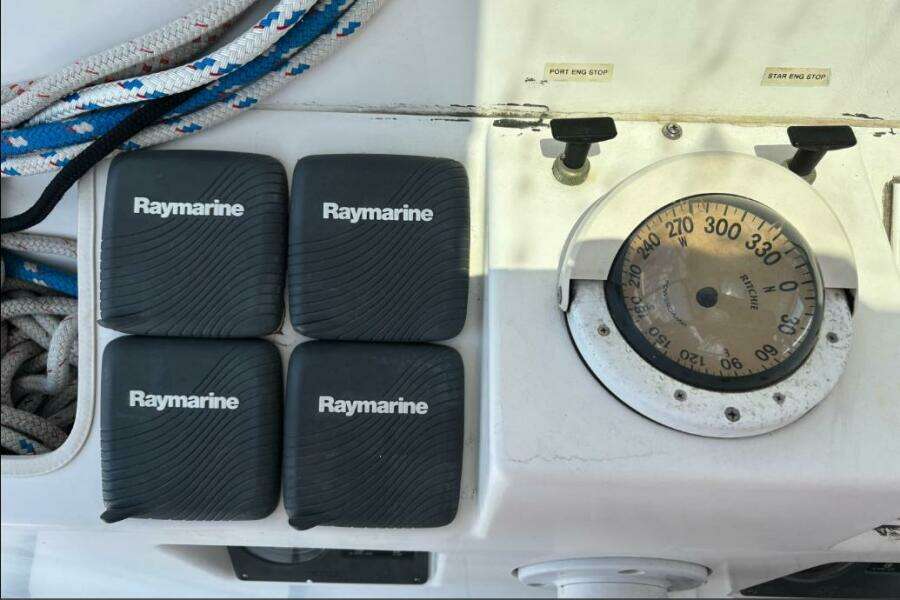 40ft Manta Yacht For Sale