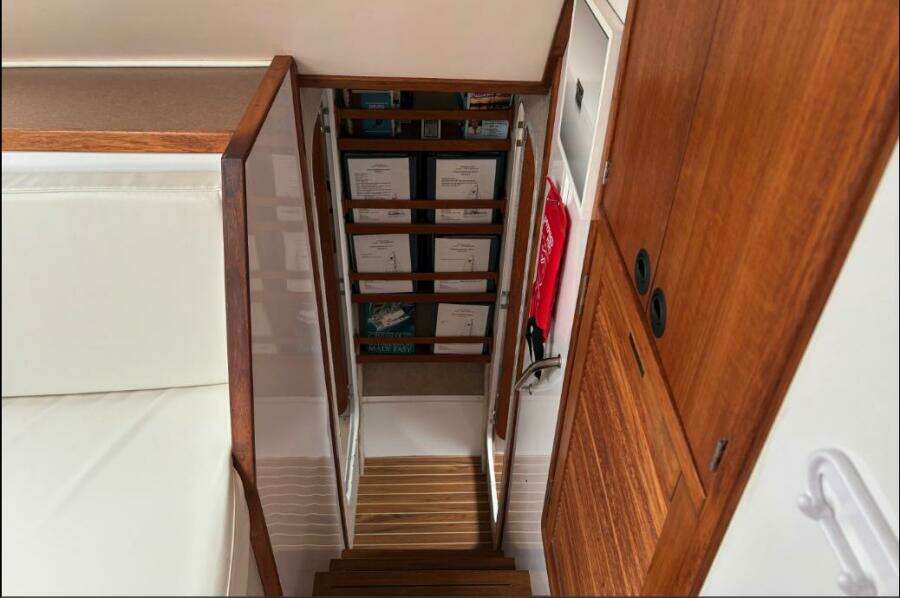 40ft Manta Yacht For Sale