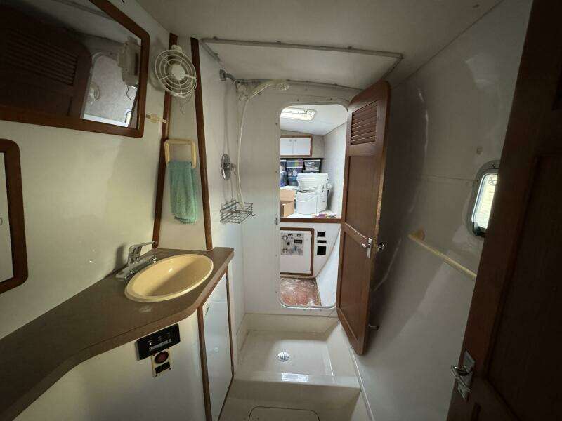 40ft Manta Yacht For Sale