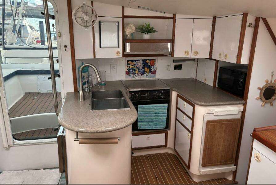 40ft Manta Yacht For Sale