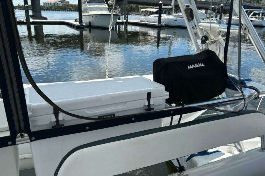 40ft Manta Yacht For Sale