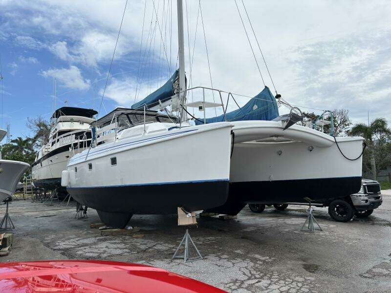 40ft Manta Yacht For Sale