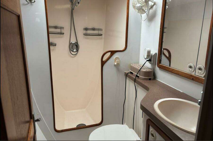 40ft Manta Yacht For Sale
