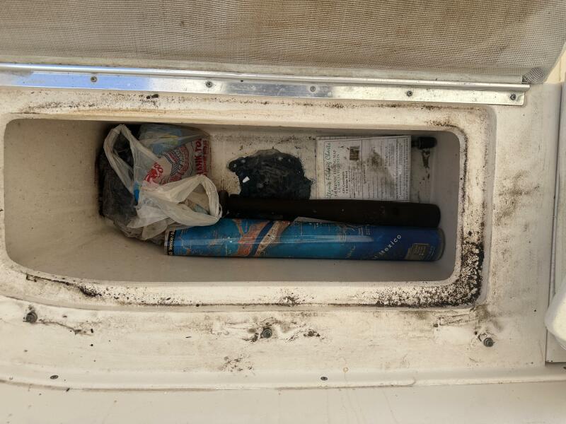 37' 1994 Intrepid 376 Walkaround