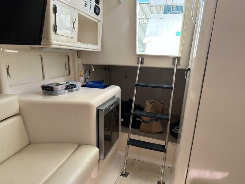 37' 1994 Intrepid 376 Walkaround