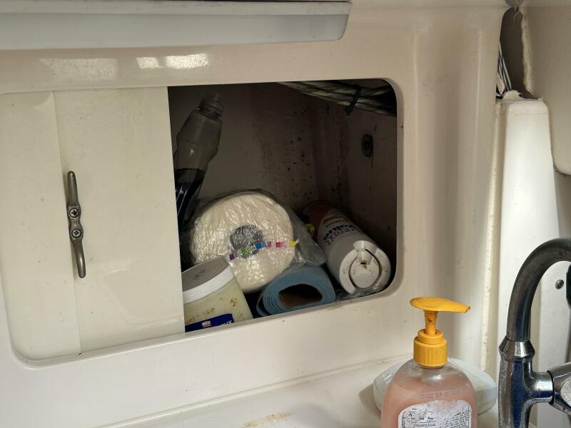 37' 1994 Intrepid 376 Walkaround