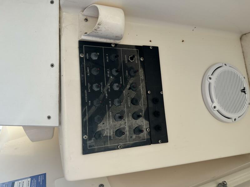 37' 1994 Intrepid 376 Walkaround