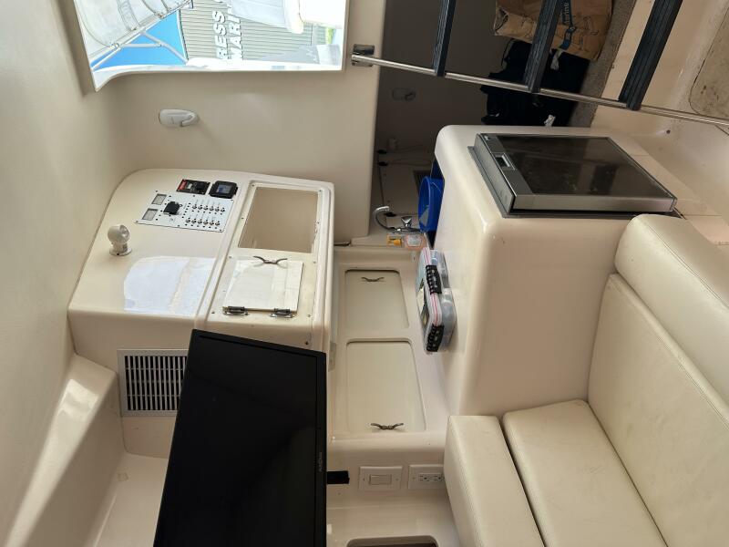 37' 1994 Intrepid 376 Walkaround