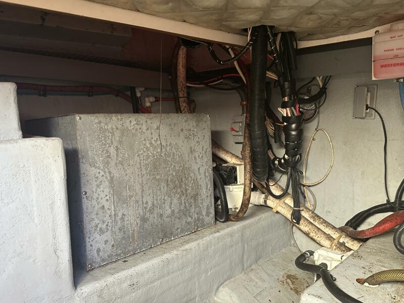 37' 1994 Intrepid 376 Walkaround