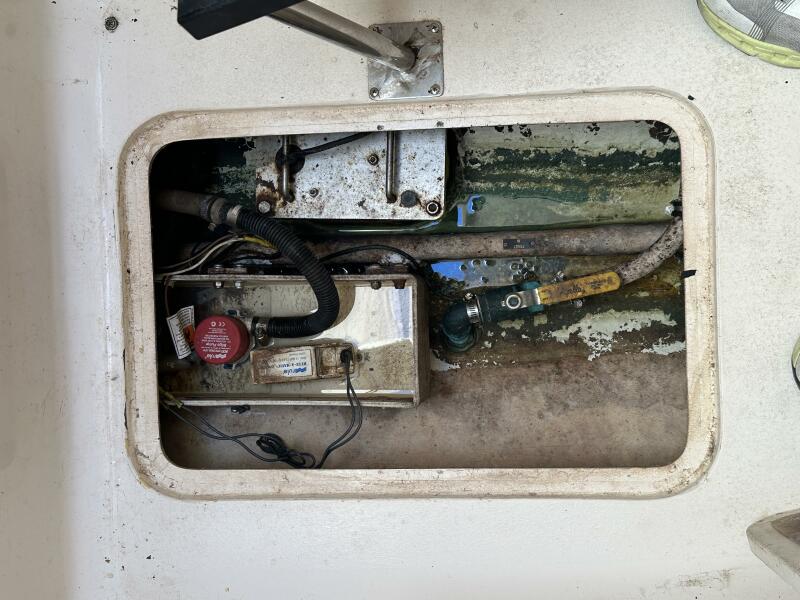 37' 1994 Intrepid 376 Walkaround