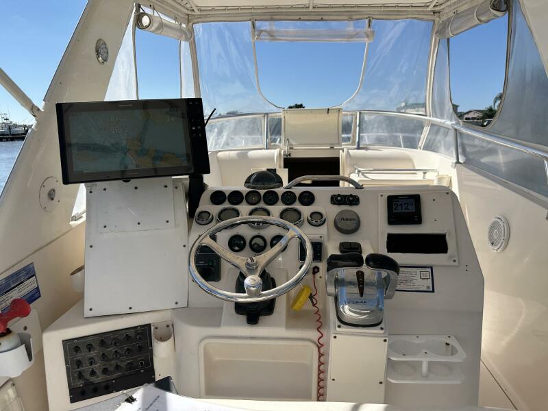 37' 1994 Intrepid 376 Walkaround