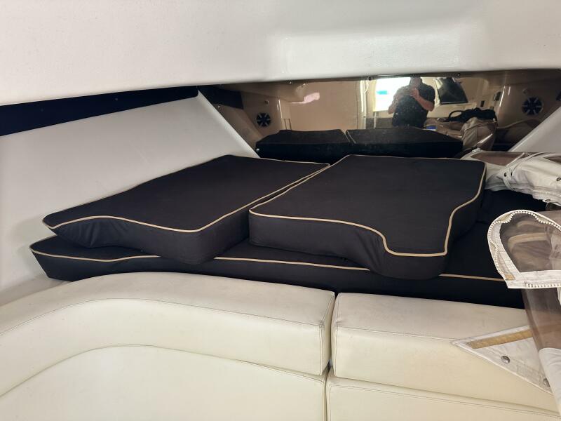 37' 1994 Intrepid 376 Walkaround