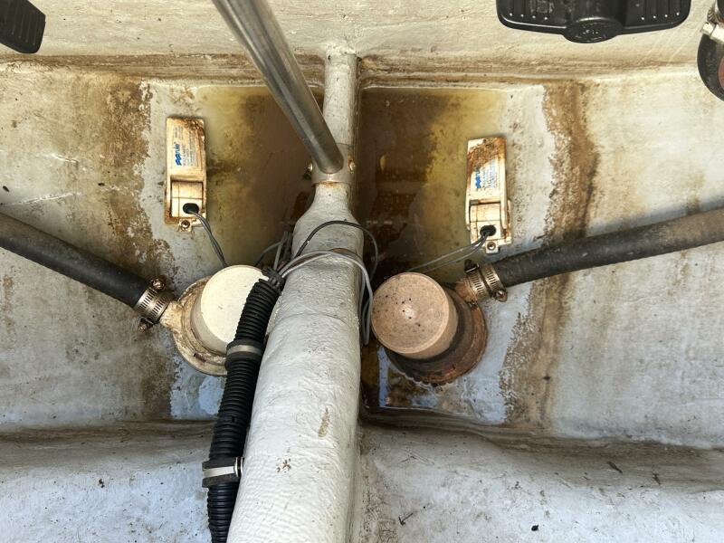 37' 1994 Intrepid 376 Walkaround