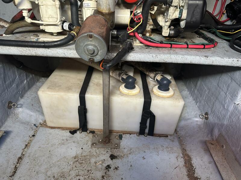 37' 1994 Intrepid 376 Walkaround