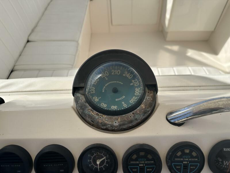 37' 1994 Intrepid 376 Walkaround