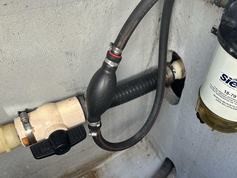 37' 1994 Intrepid 376 Walkaround