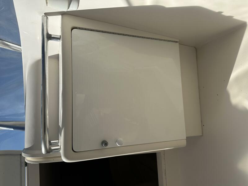 37' 1994 Intrepid 376 Walkaround