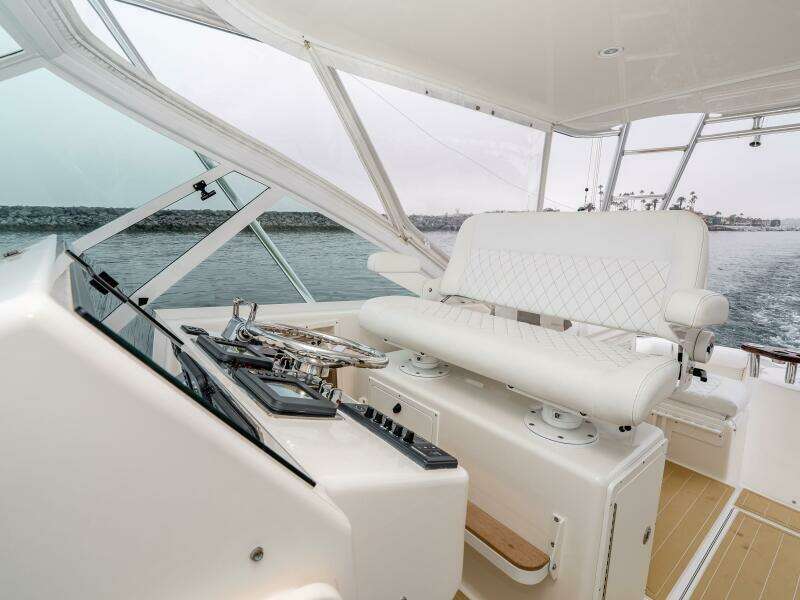 2008 Cabo 38 Express SHOW TIME - Helm