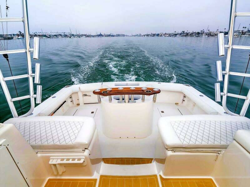 2008 Cabo 38 Express SHOW TIME - Cockpit