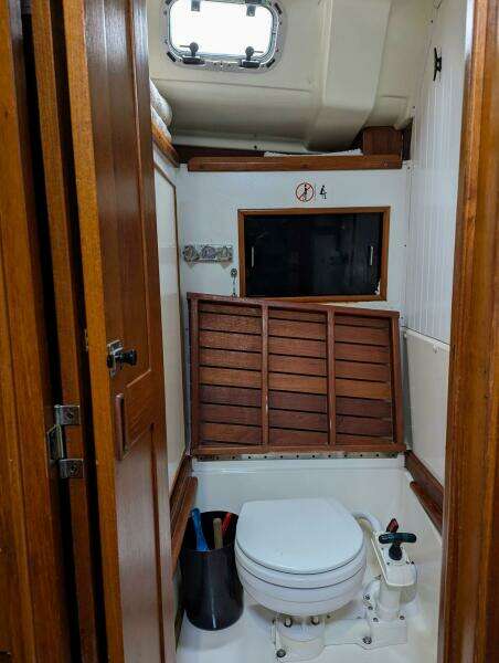 Larose des Vents V 33ft Hunter Yacht For Sale