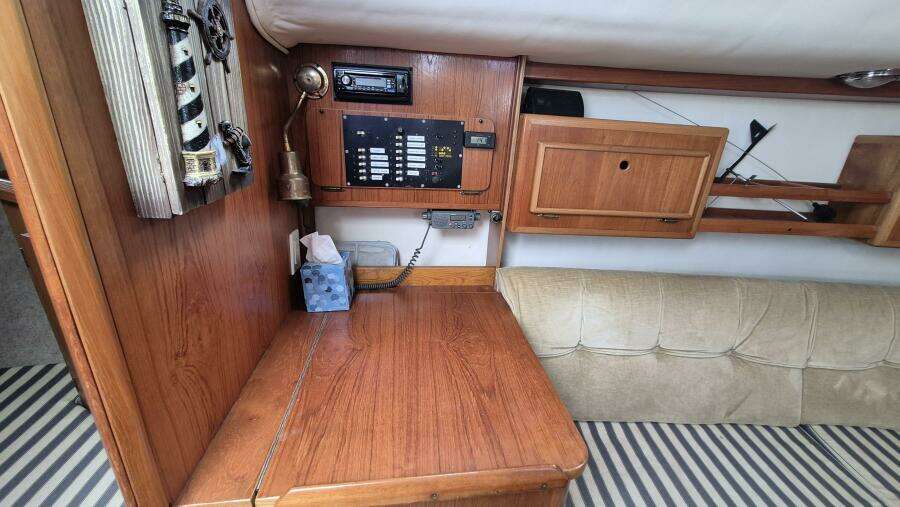 Larose des Vents V 33ft Hunter Yacht For Sale