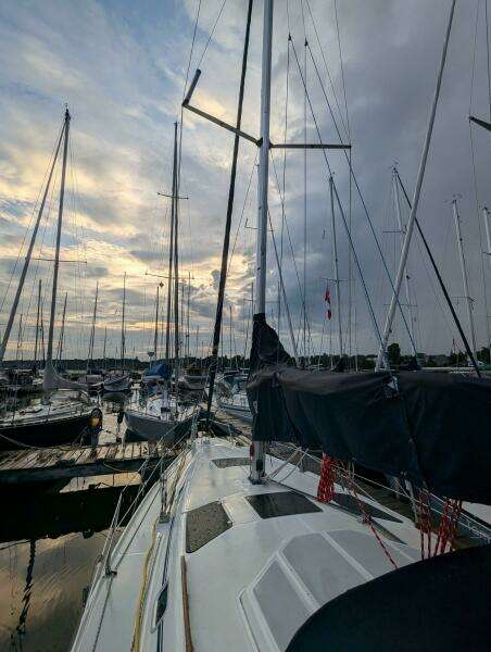 Larose des Vents V 33ft Hunter Yacht For Sale