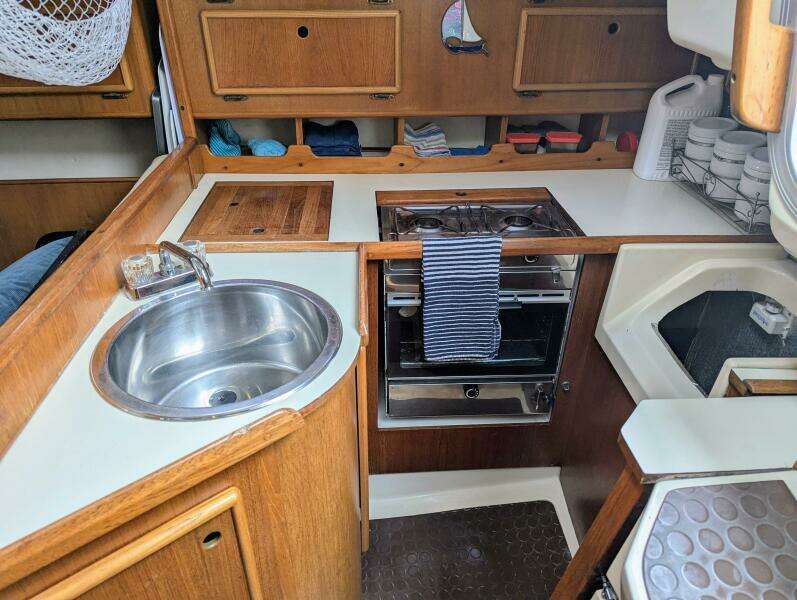 Larose des Vents V 33ft Hunter Yacht For Sale