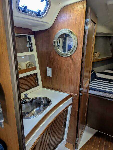 Larose des Vents V 33ft Hunter Yacht For Sale
